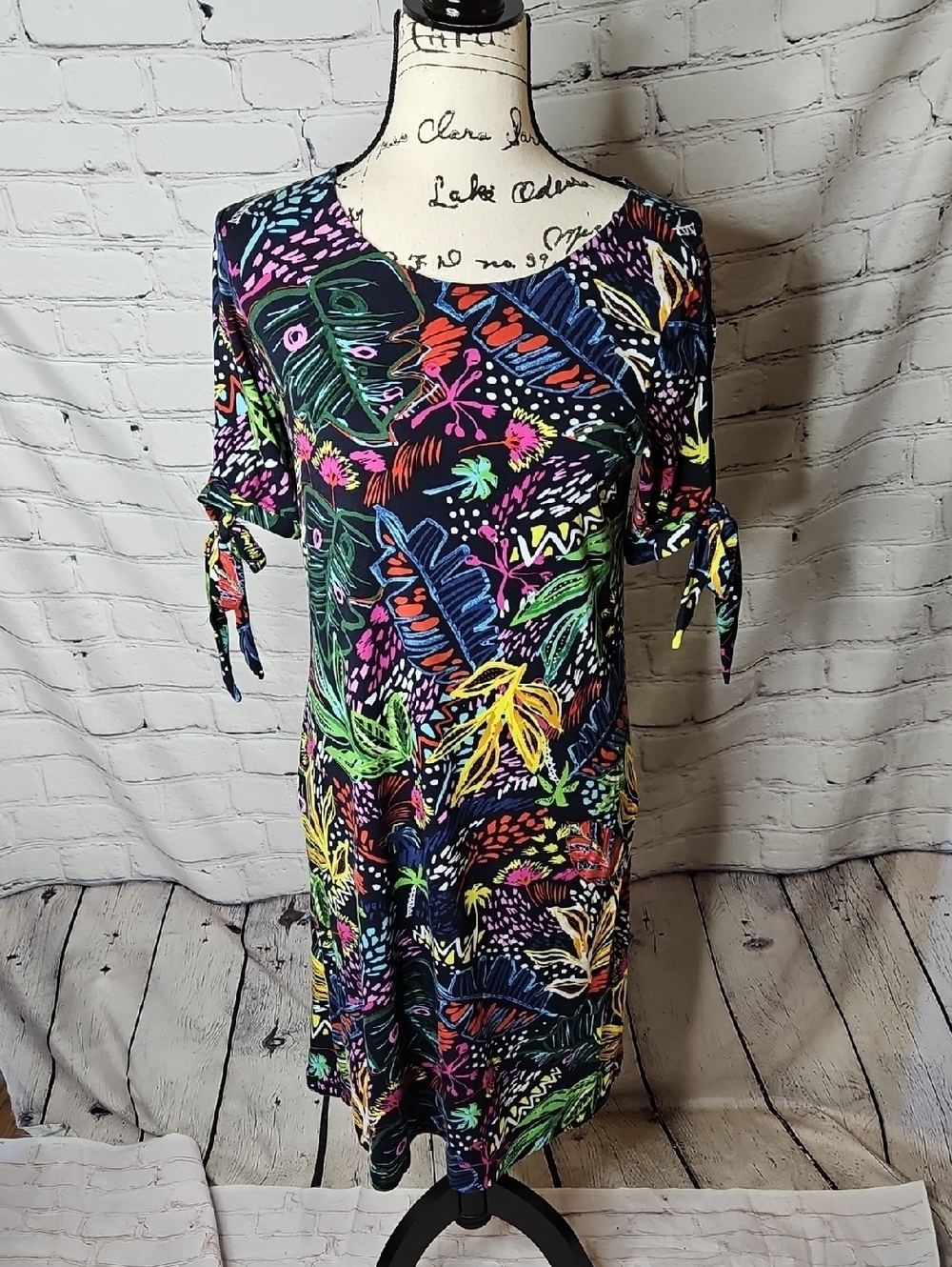 Carmen Marc Valvo Vibrant Tropical Print Open Sleeve Dress Size Medium